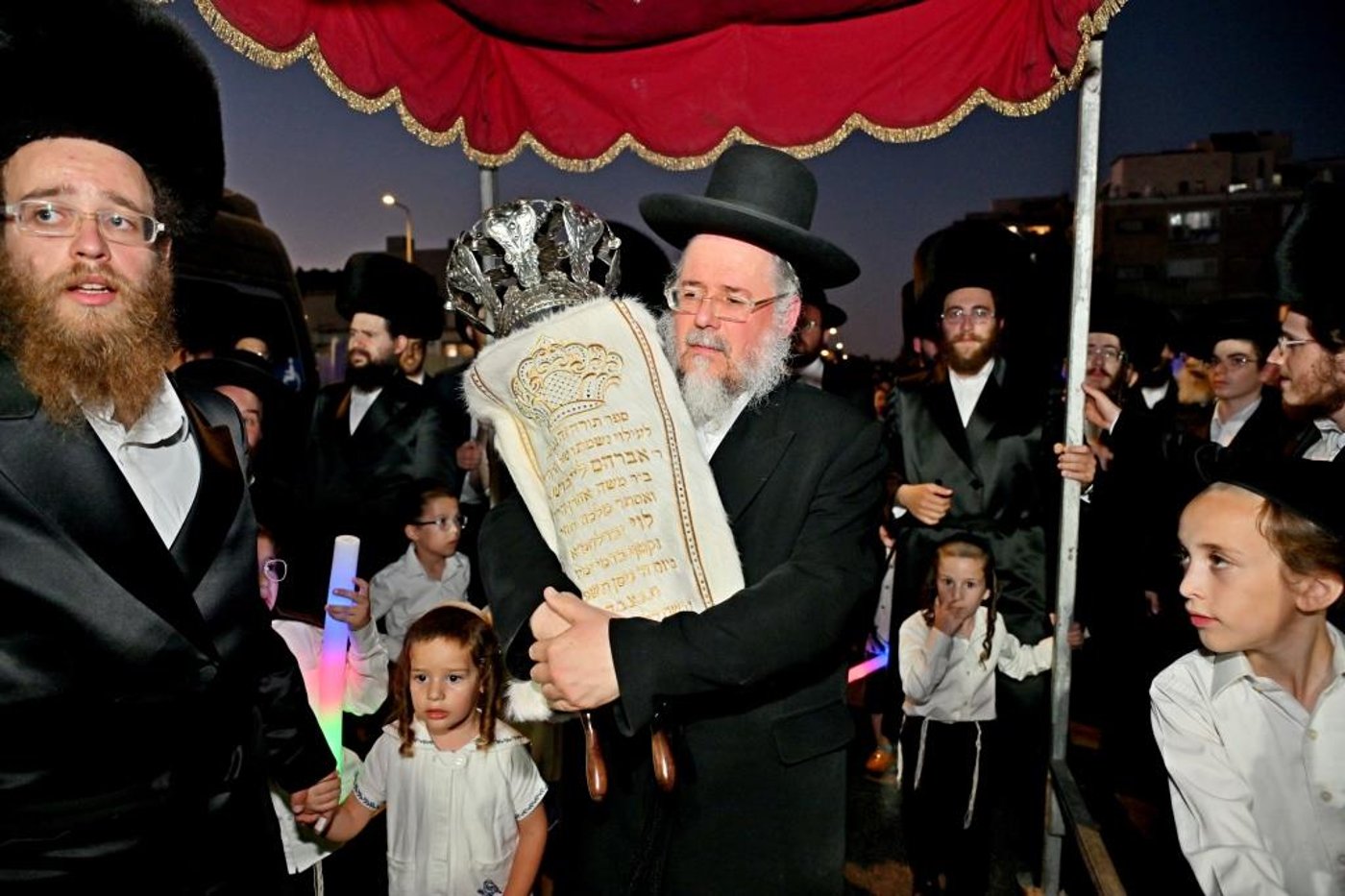 הכנסת ספר תורה באשדוד | צילום: יהושע פרוכטר