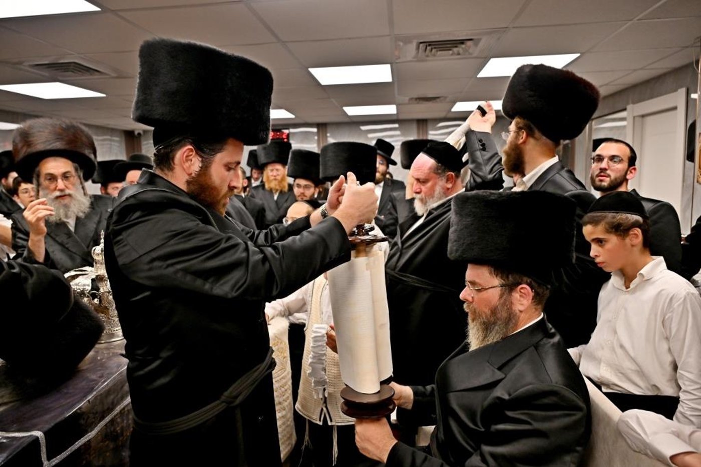הכנסת ספר תורה באשדוד | צילום: יהושע פרוכטר