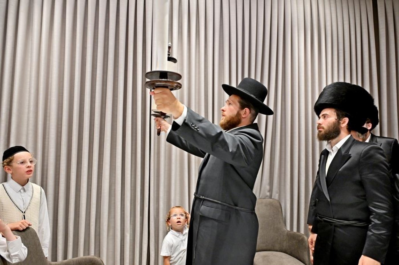 הכנסת ספר תורה באשדוד | צילום: יהושע פרוכטר