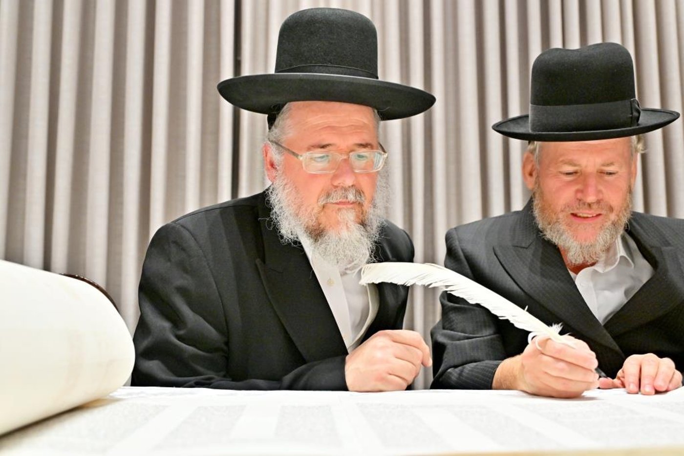 הכנסת ספר תורה באשדוד | צילום: יהושע פרוכטר