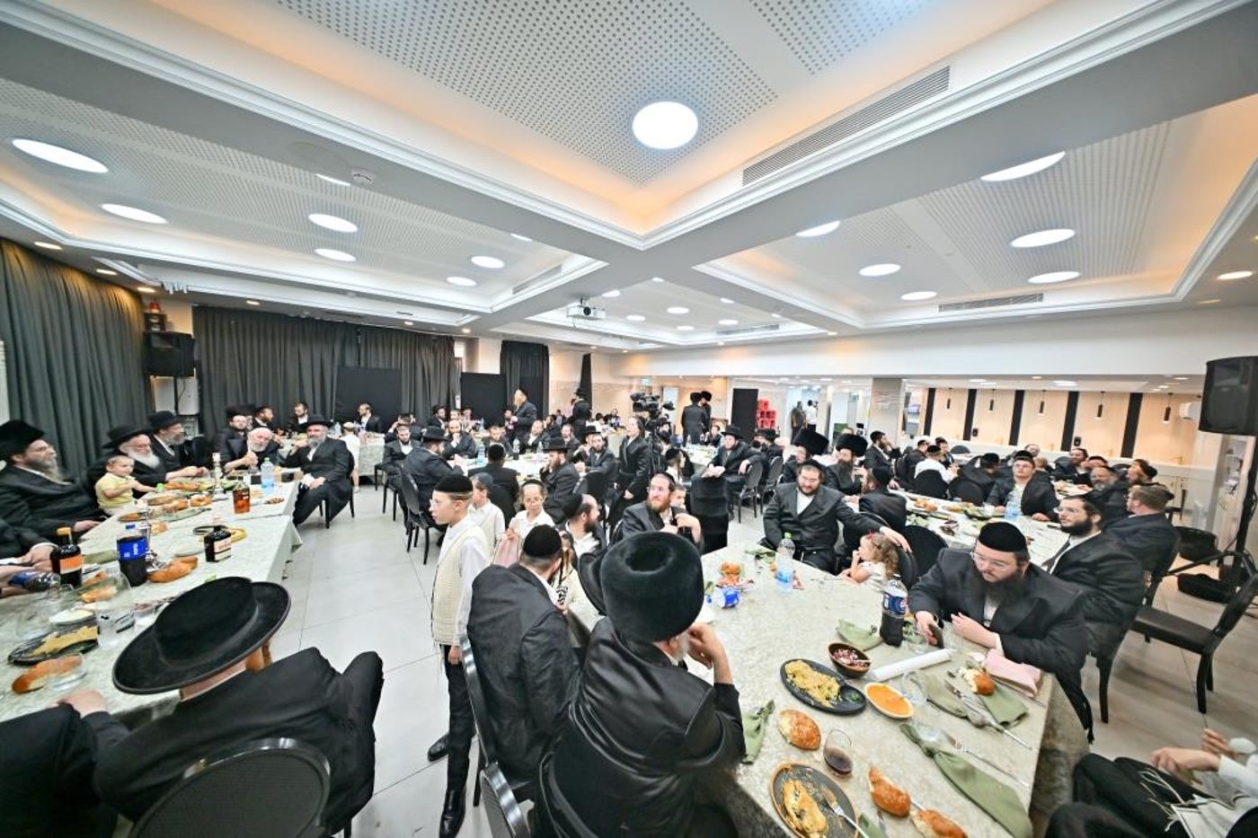הכנסת ספר תורה באשדוד | צילום: יהושע פרוכטר