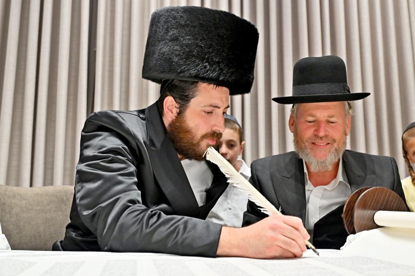 הכנסת ספר תורה באשדוד | צילום: יהושע פרוכטר