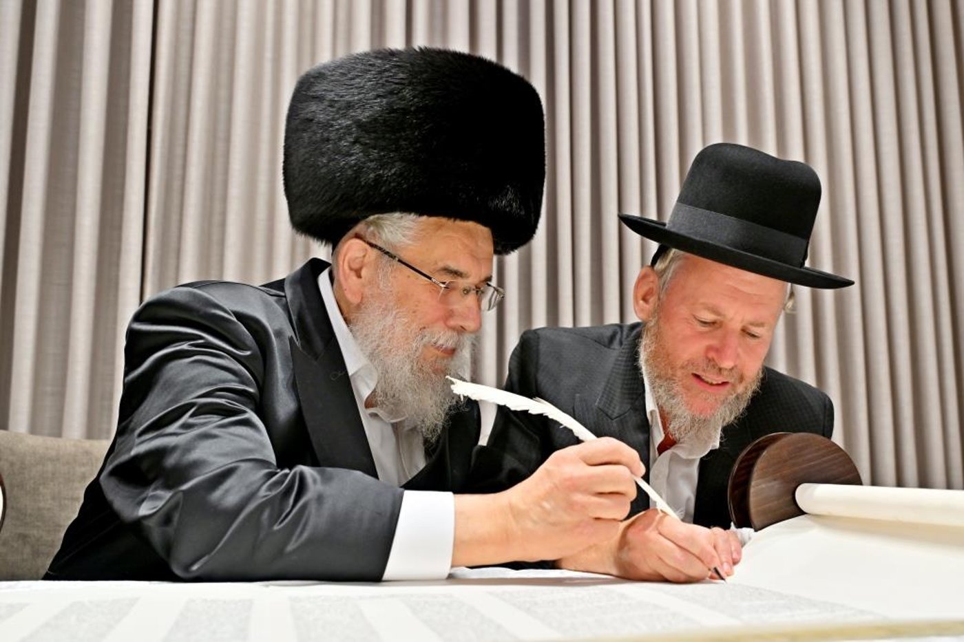 הכנסת ספר תורה באשדוד | צילום: יהושע פרוכטר