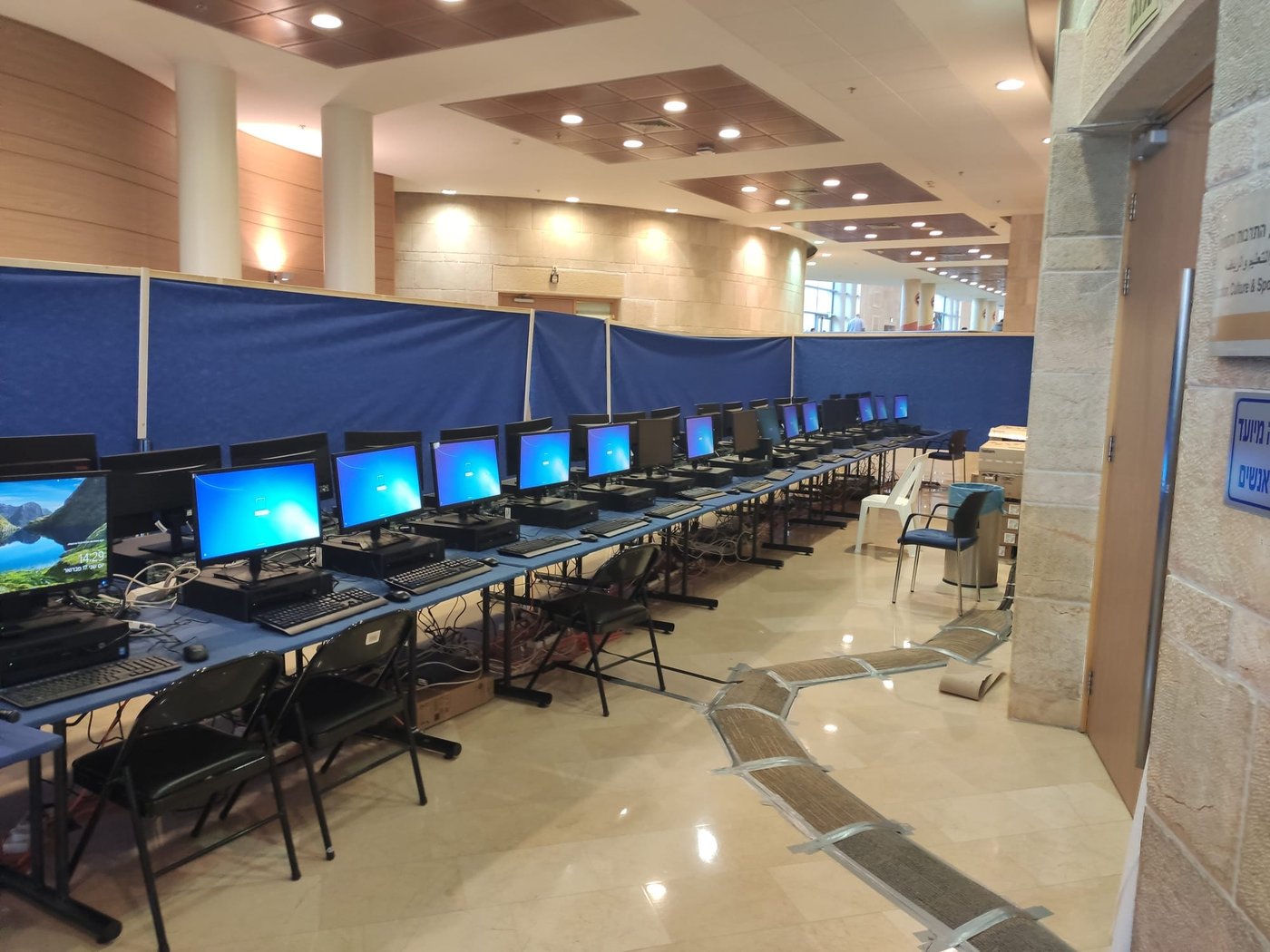 מחשבי ועדת הבחירות בבניין הכנסת