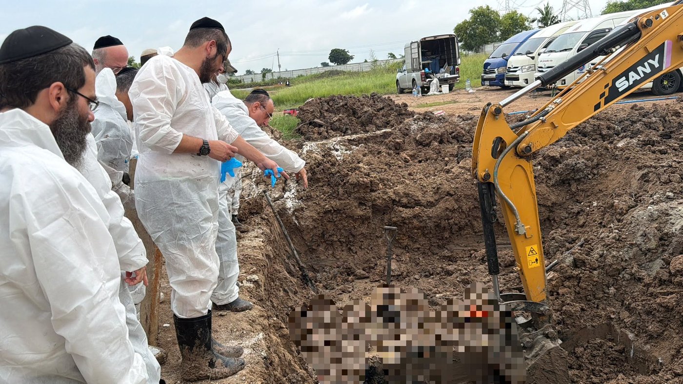 בערב החג: המושל הטיל על הקהילה בבנגקוק לפנות את הקברים