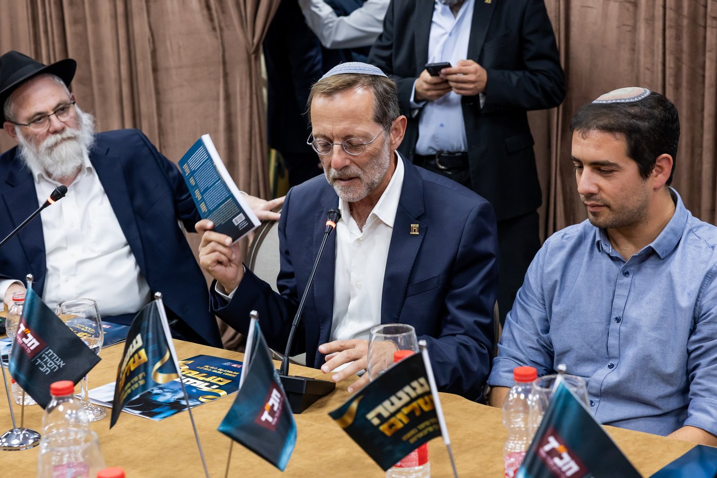 אירוע השקת הספר "עושה שלום" | צילום: מנדי טויטו