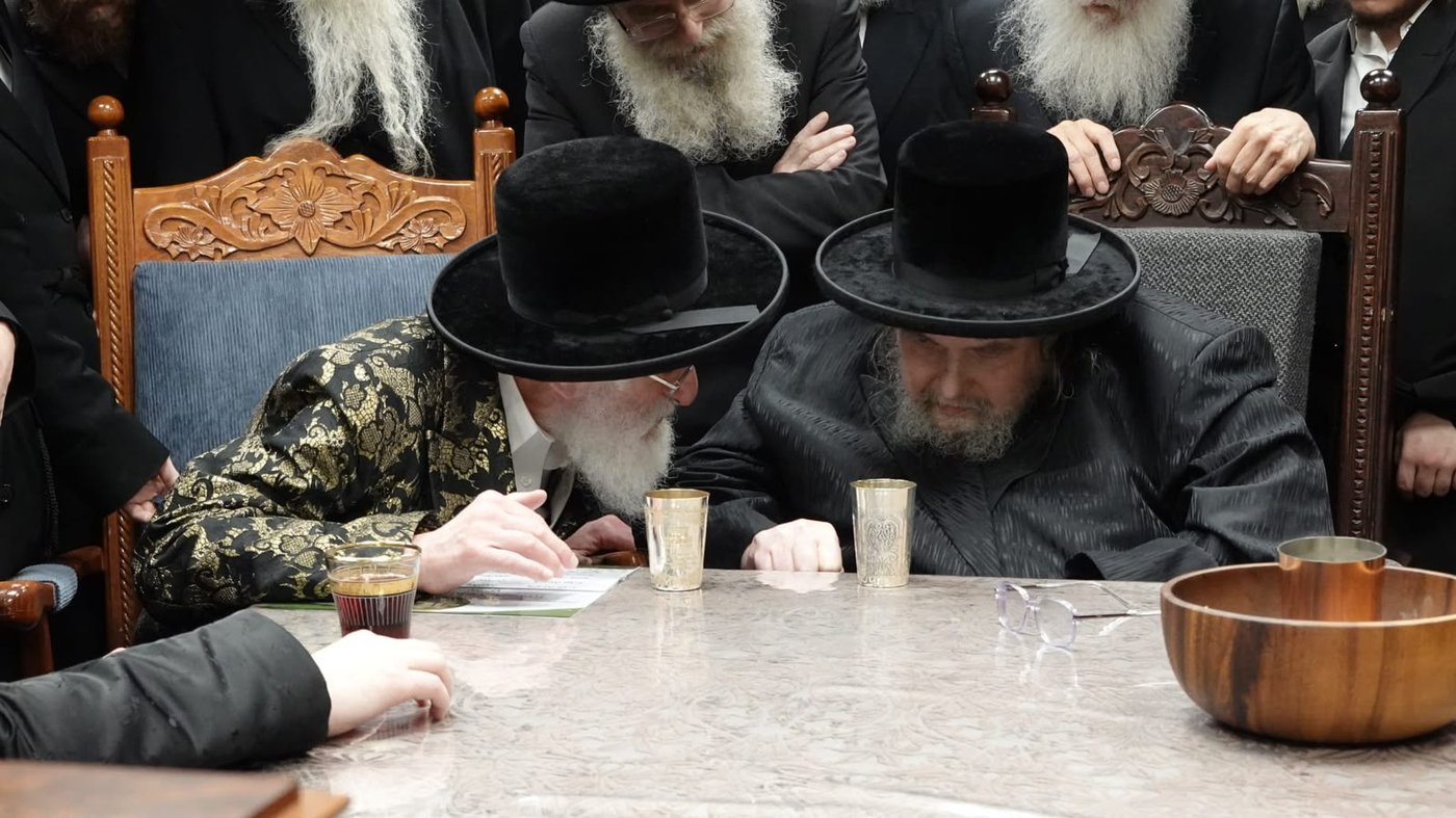 האדמו"ר מויז'ניץ שליט"א בביקור אצל האדמו"ר מבעלזא שליט"א