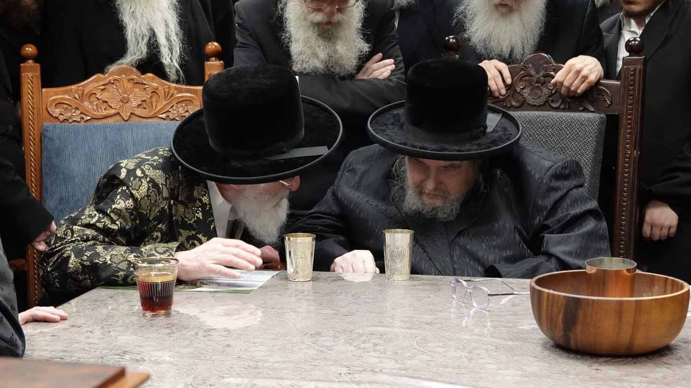האדמו"ר מויז'ניץ שליט"א בביקור אצל האדמו"ר מבעלזא שליט"א