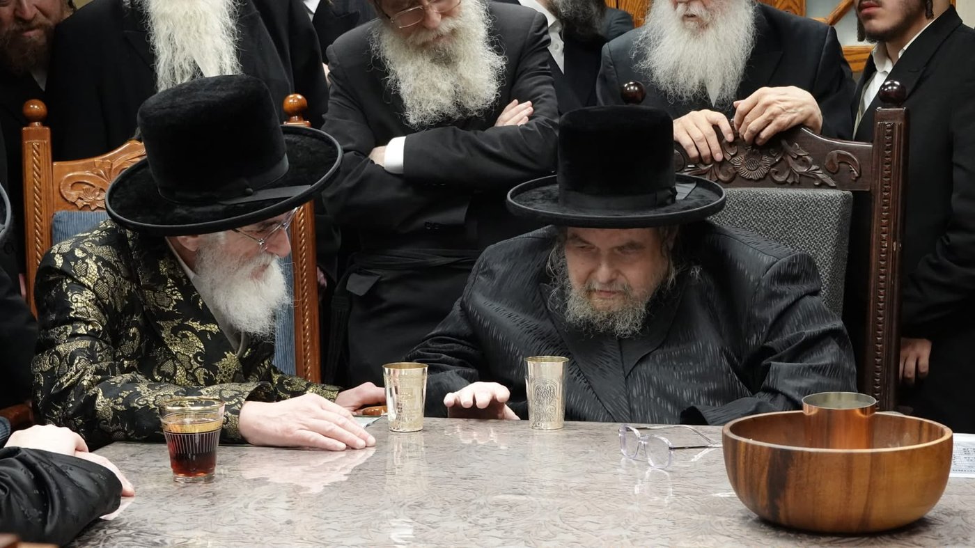 האדמו"ר מויז'ניץ שליט"א בביקור אצל האדמו"ר מבעלזא שליט"א