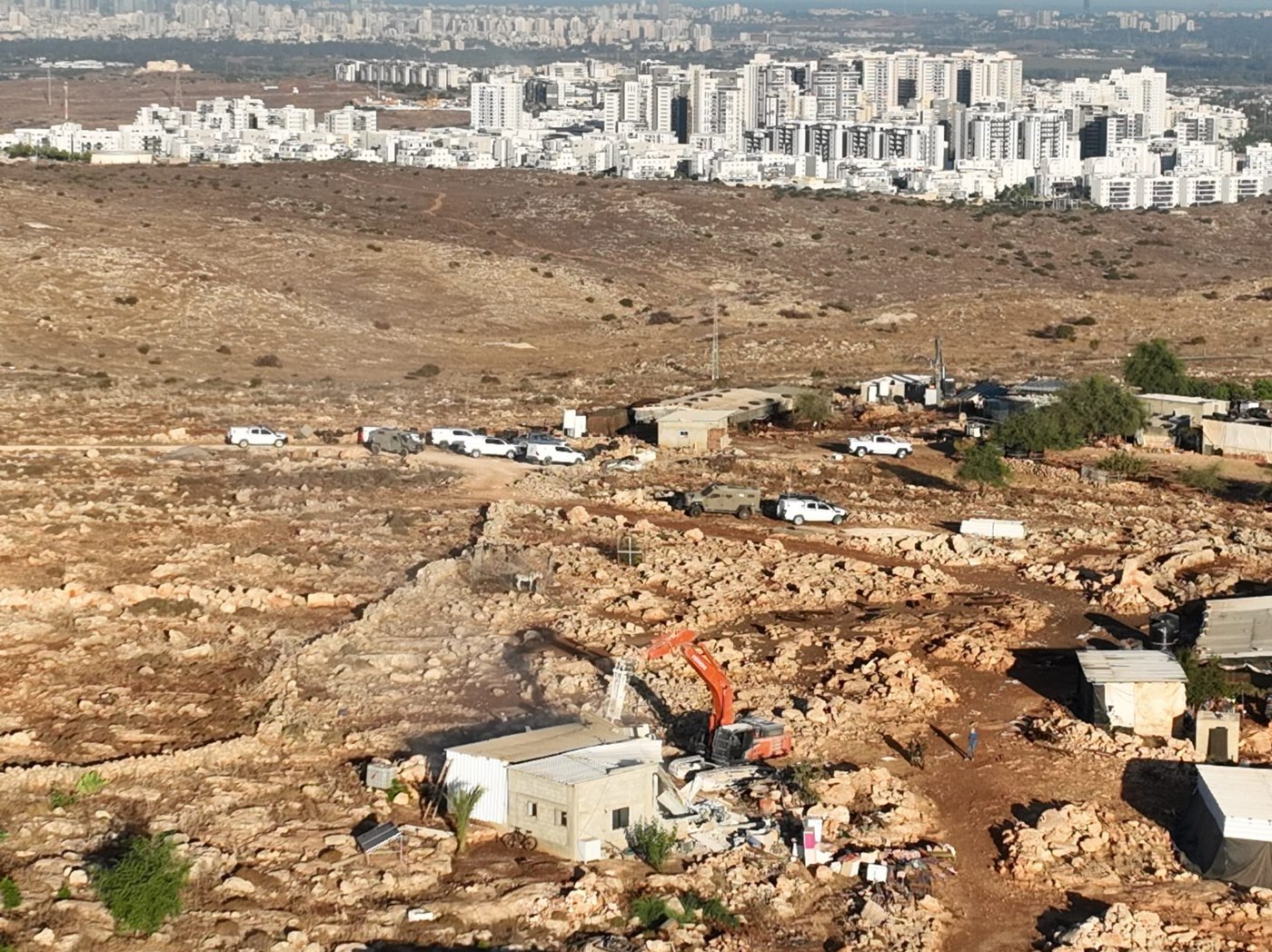 הריסת המבנים | צילום: יחידת הפיקוח