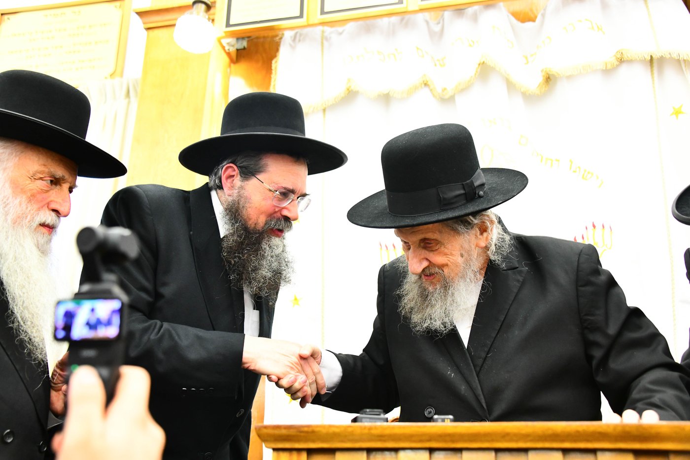 ראש הישיבה הגאון רבי דוב לנדו שליט"א בישיבת מיר | צילום: שוקי לרר