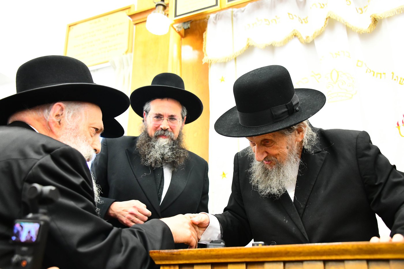 ראש הישיבה הגאון רבי דוב לנדו שליט"א בישיבת מיר | צילום: שוקי לרר