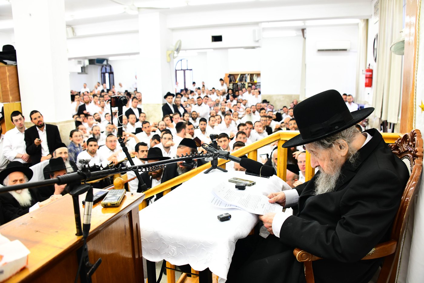ראש הישיבה הגאון רבי דוב לנדו שליט"א בישיבת מיר | צילום: שוקי לרר
