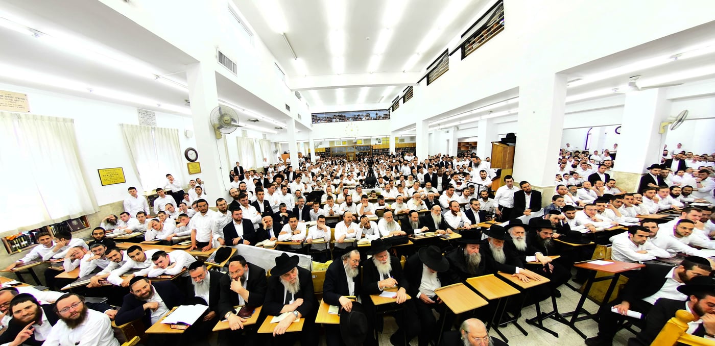 ראש הישיבה הגאון רבי דוב לנדו שליט"א בישיבת מיר | צילום: שוקי לרר