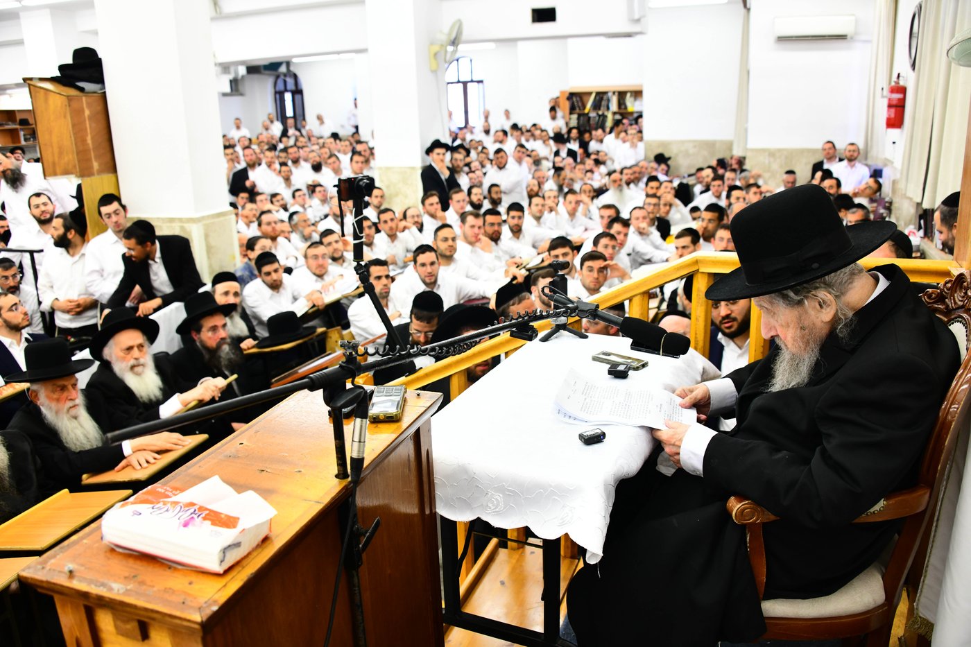 ראש הישיבה הגאון רבי דוב לנדו שליט"א בישיבת מיר | צילום: שוקי לרר