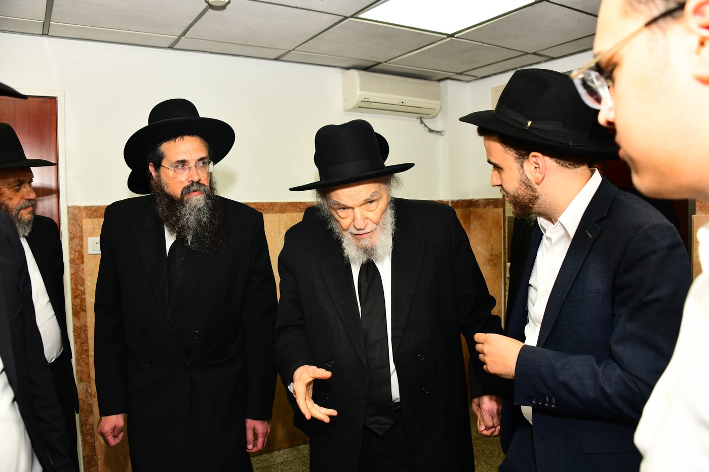 הגאון רבי משה הלל הירש שליט"א בישיבת מיר בברכפלד