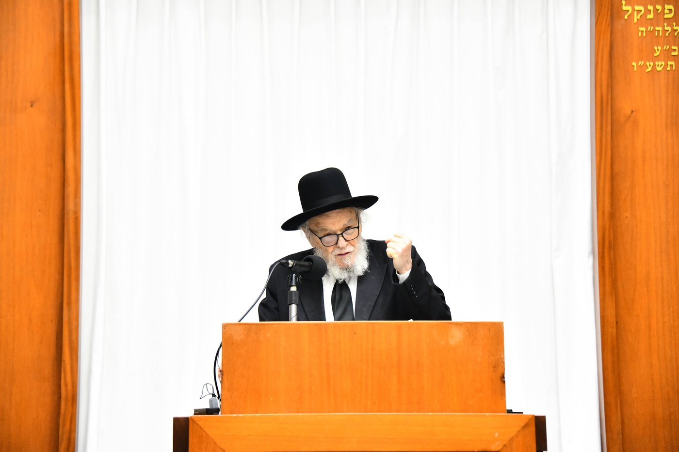 הגאון רבי משה הלל הירש שליט"א בישיבת מיר בברכפלד