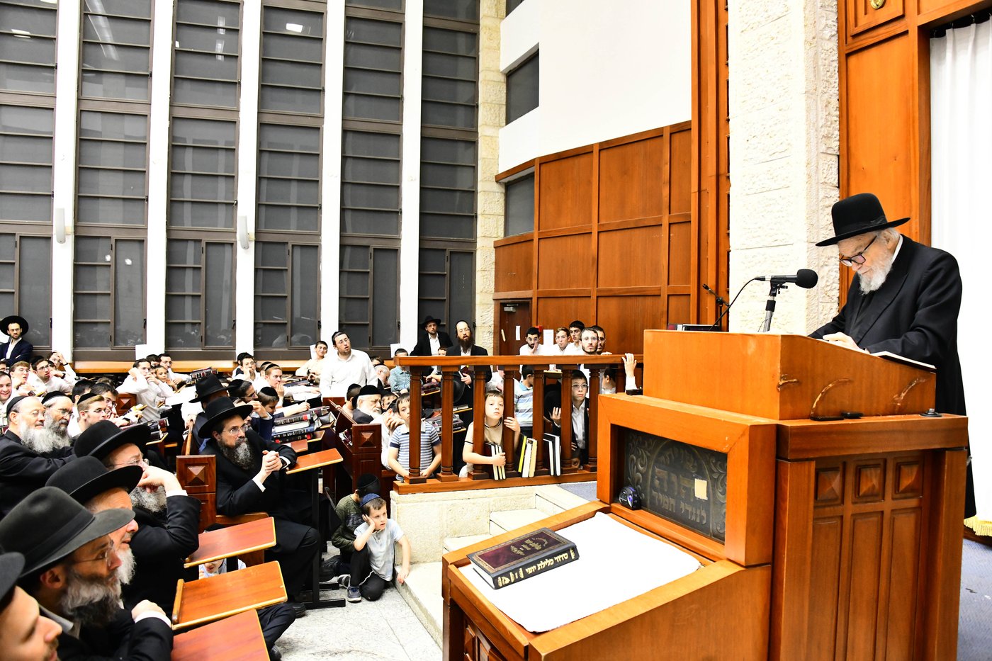 הגאון רבי משה הלל הירש שליט"א בישיבת מיר בברכפלד