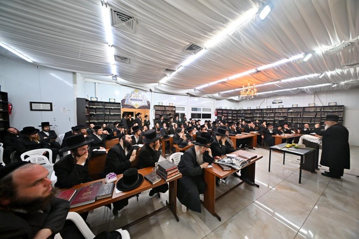 הגאון רבי יעקב מאיר שטרן שליט"א בבית המדרש ספינקא בבית שמש