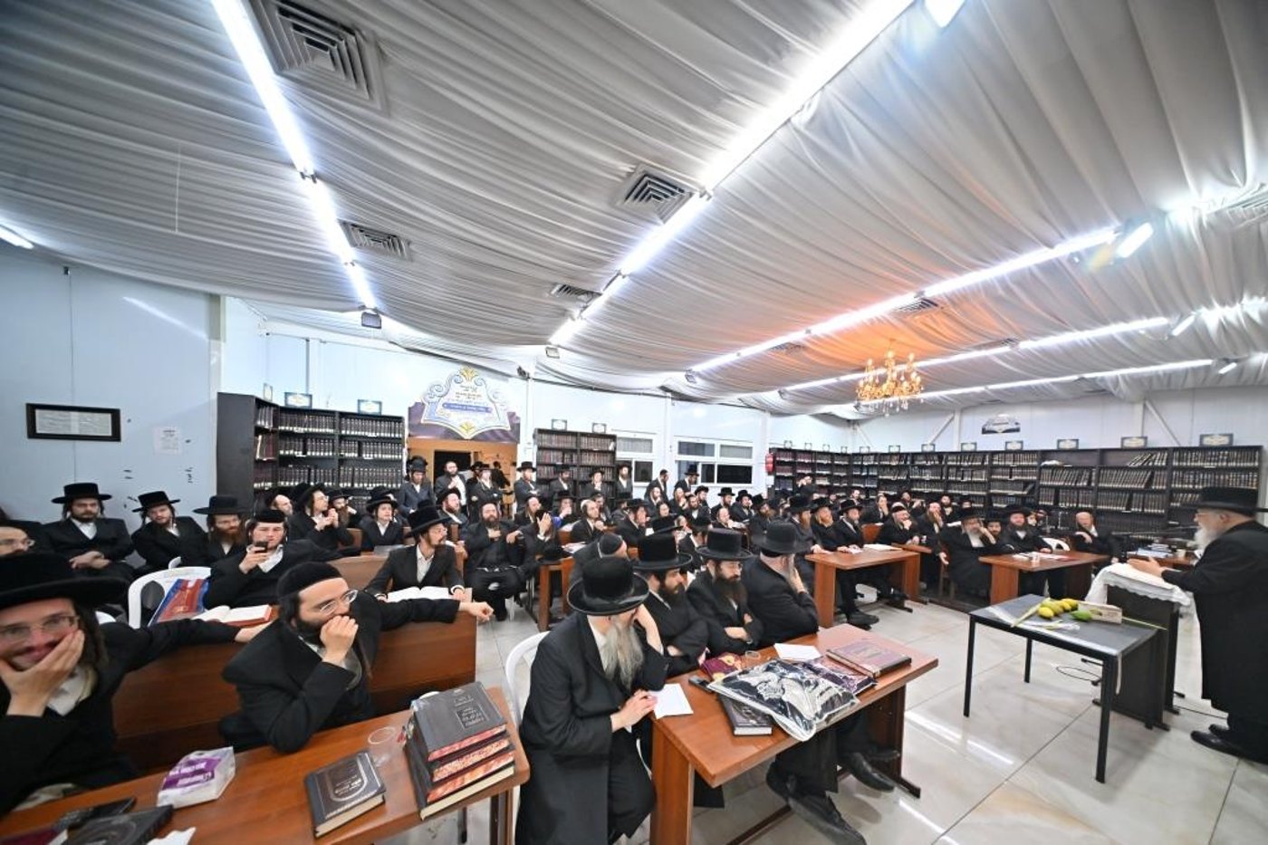 הגאון רבי יעקב מאיר שטרן שליט"א בבית המדרש ספינקא בבית שמש