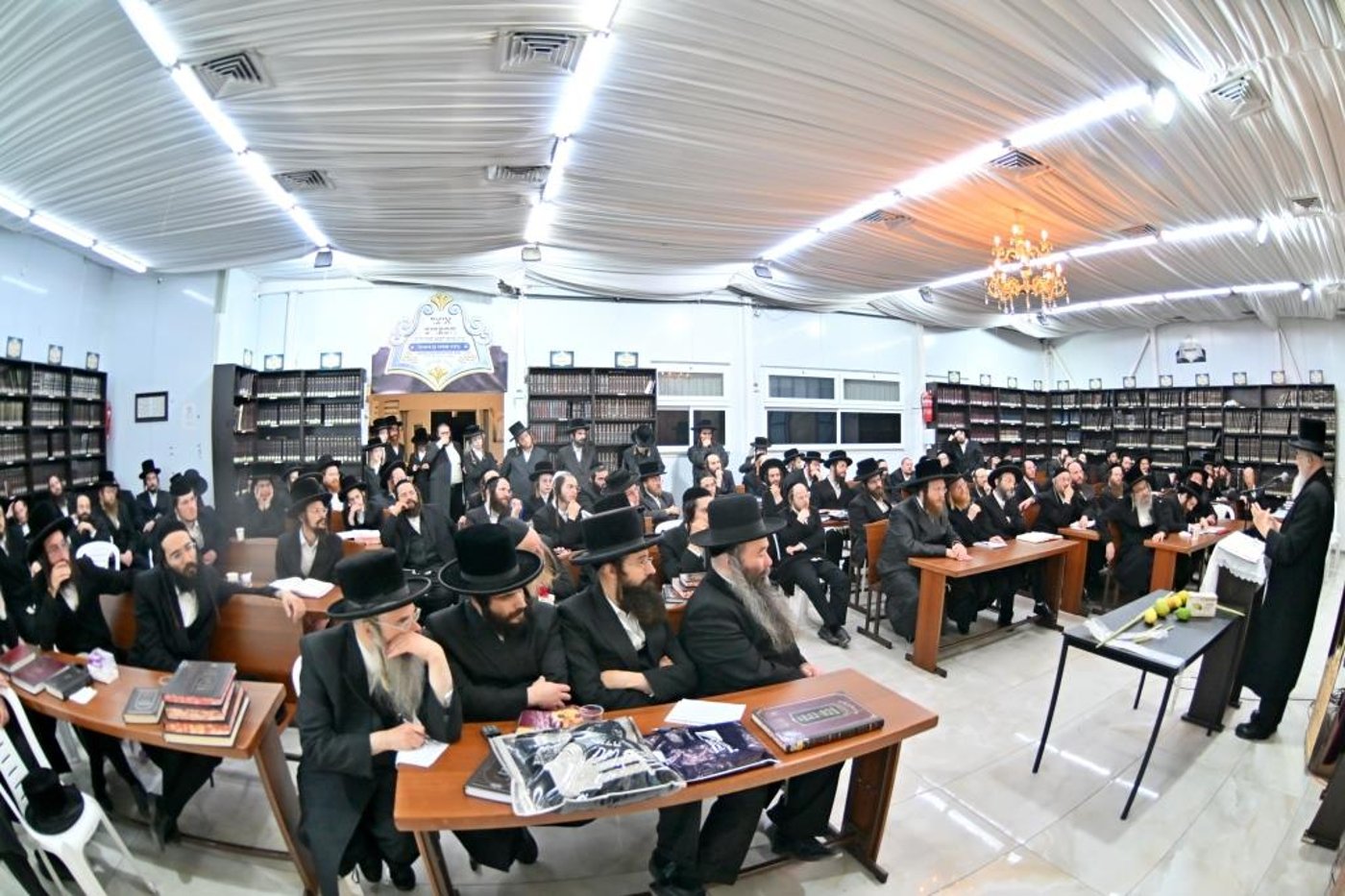 הגאון רבי יעקב מאיר שטרן שליט"א בבית המדרש ספינקא בבית שמש