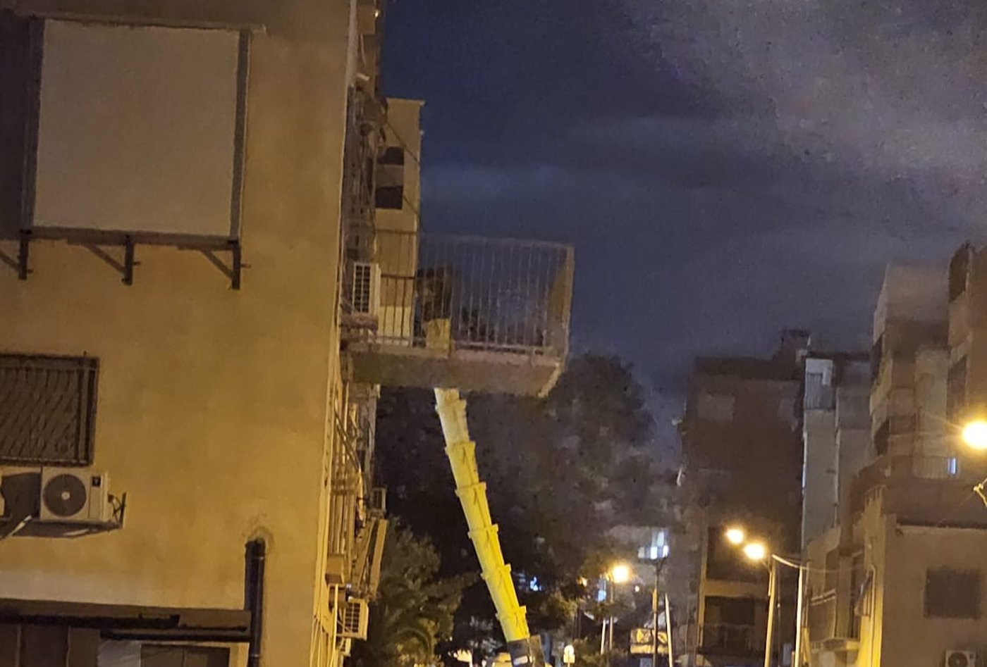 מרפסת סוכה בבני ברק על האוויר