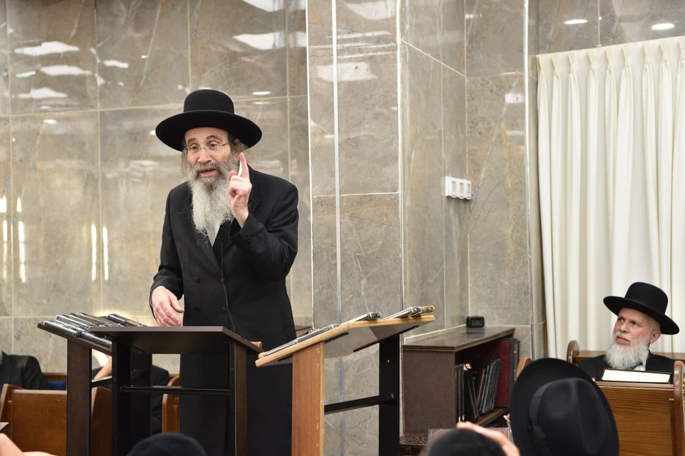 הגאון רבי בנימין פינקל שליט"א בישיבת אבני נזר