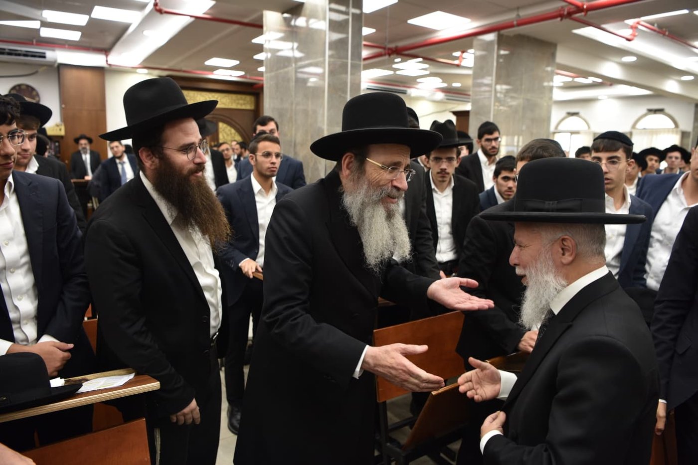 הגאון רבי בנימין פינקל שליט"א בישיבת אבני נזר