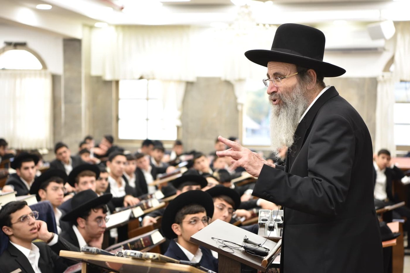 הגאון רבי בנימין פינקל שליט"א בישיבת אבני נזר