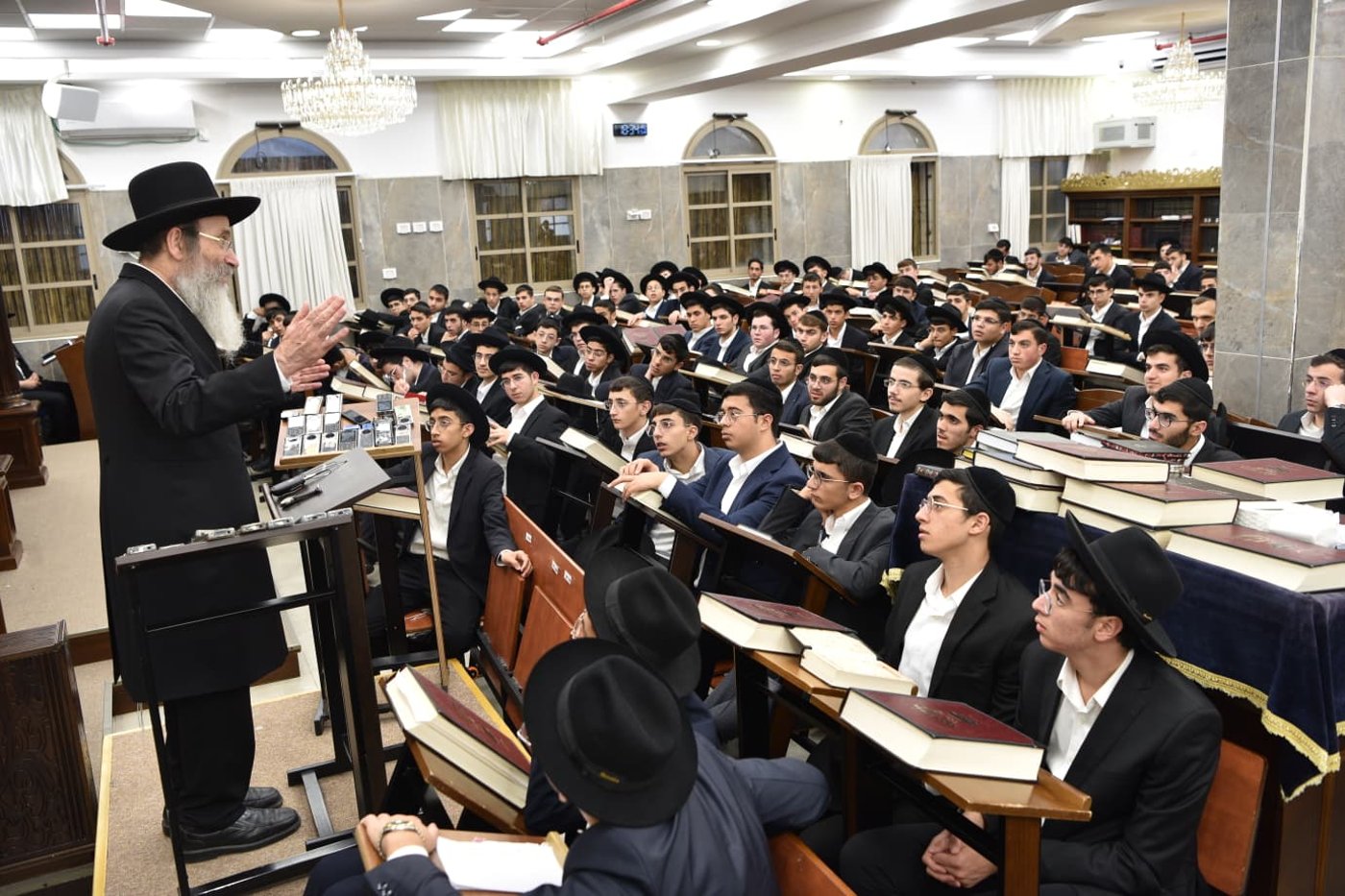 הגאון רבי בנימין פינקל שליט"א בישיבת אבני נזר