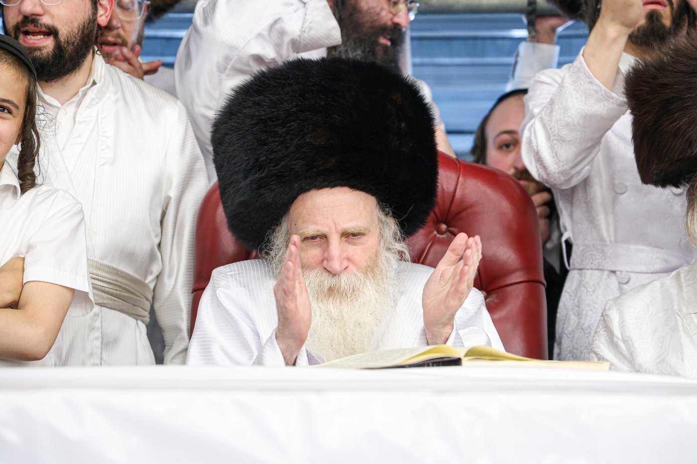 מוצאי ראש השנה אצל הגאון האדמו"ר מתורת חכם שליט"א