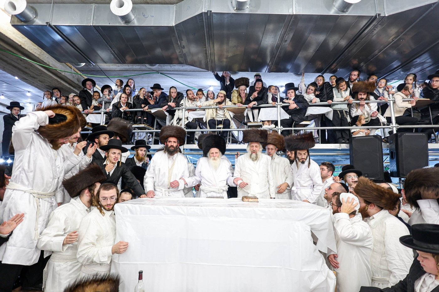 מוצאי ראש השנה אצל הגאון האדמו"ר מתורת חכם שליט"א