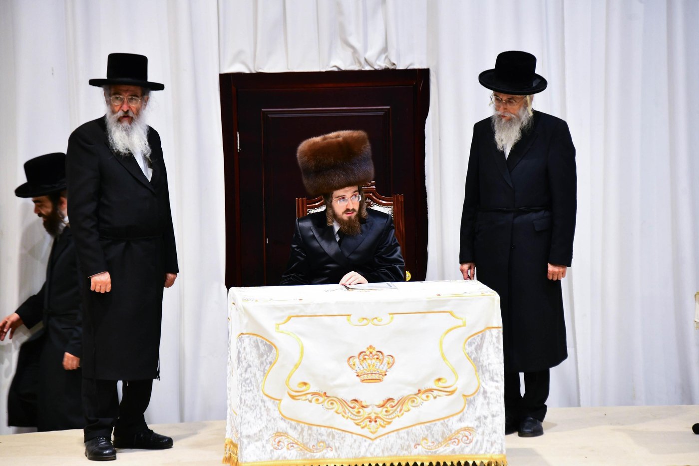 האדמו"ר מסאדיגורה שליט"א באמירת תשליך | צילום: שוקי לרר