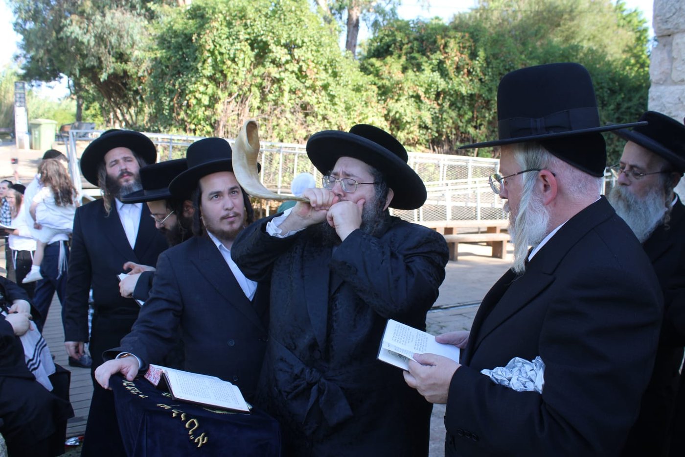 האדמו"ר מצאנז ז'מיגראד שליט"א בתשליך