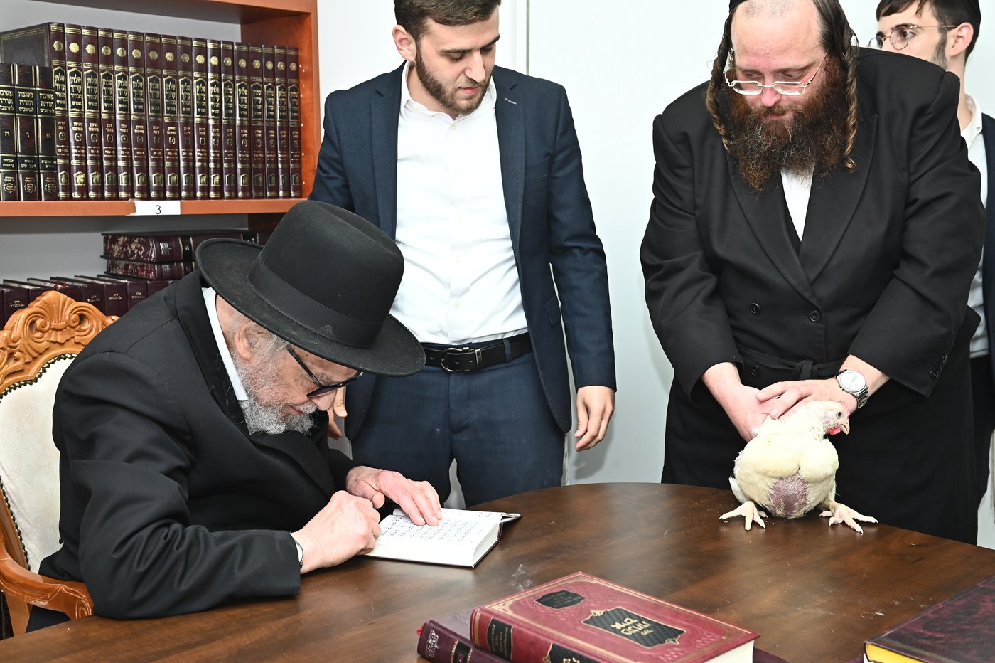 הגאון רבי משה הלל הירש שליט"א במנהג הכפרות