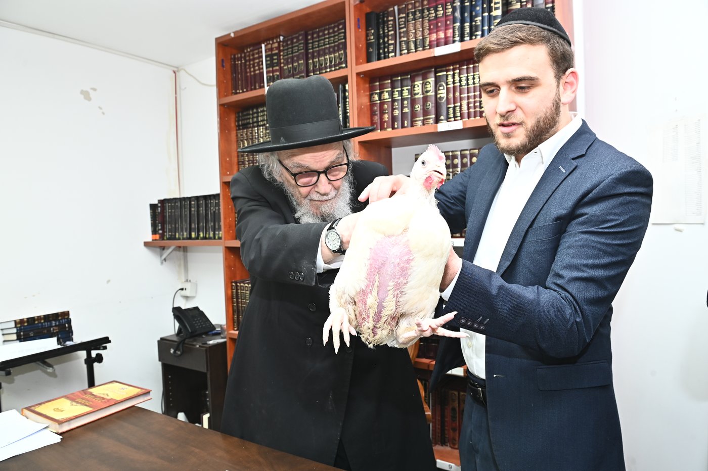 הגאון רבי משה הלל הירש שליט"א במנהג הכפרות