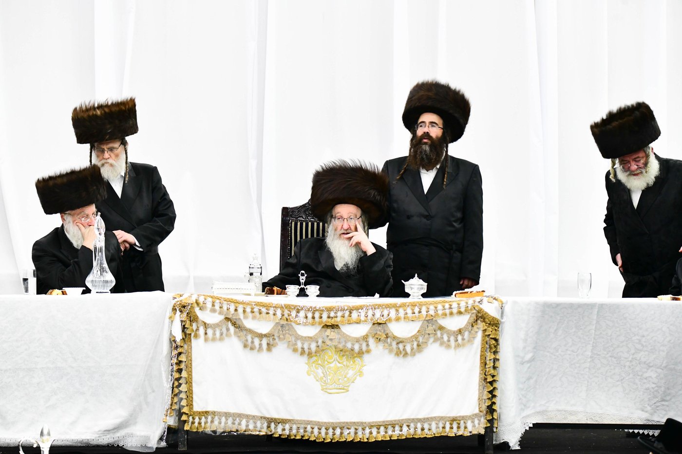 מוצאי יום הכיפורים בחצר הקודש ביאלה