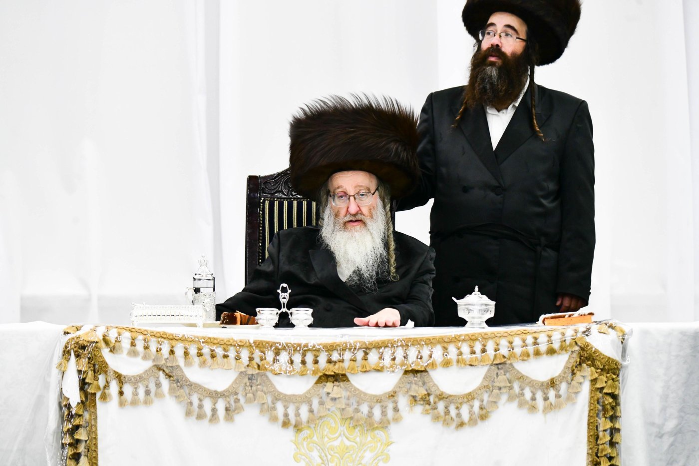 מוצאי יום הכיפורים בחצר הקודש ביאלה