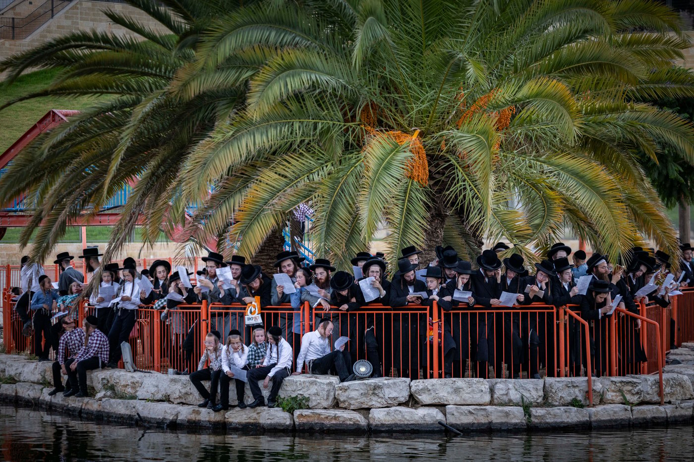 האדמו"ר מתולדות אברהם יצחק שליט"א בתשליך