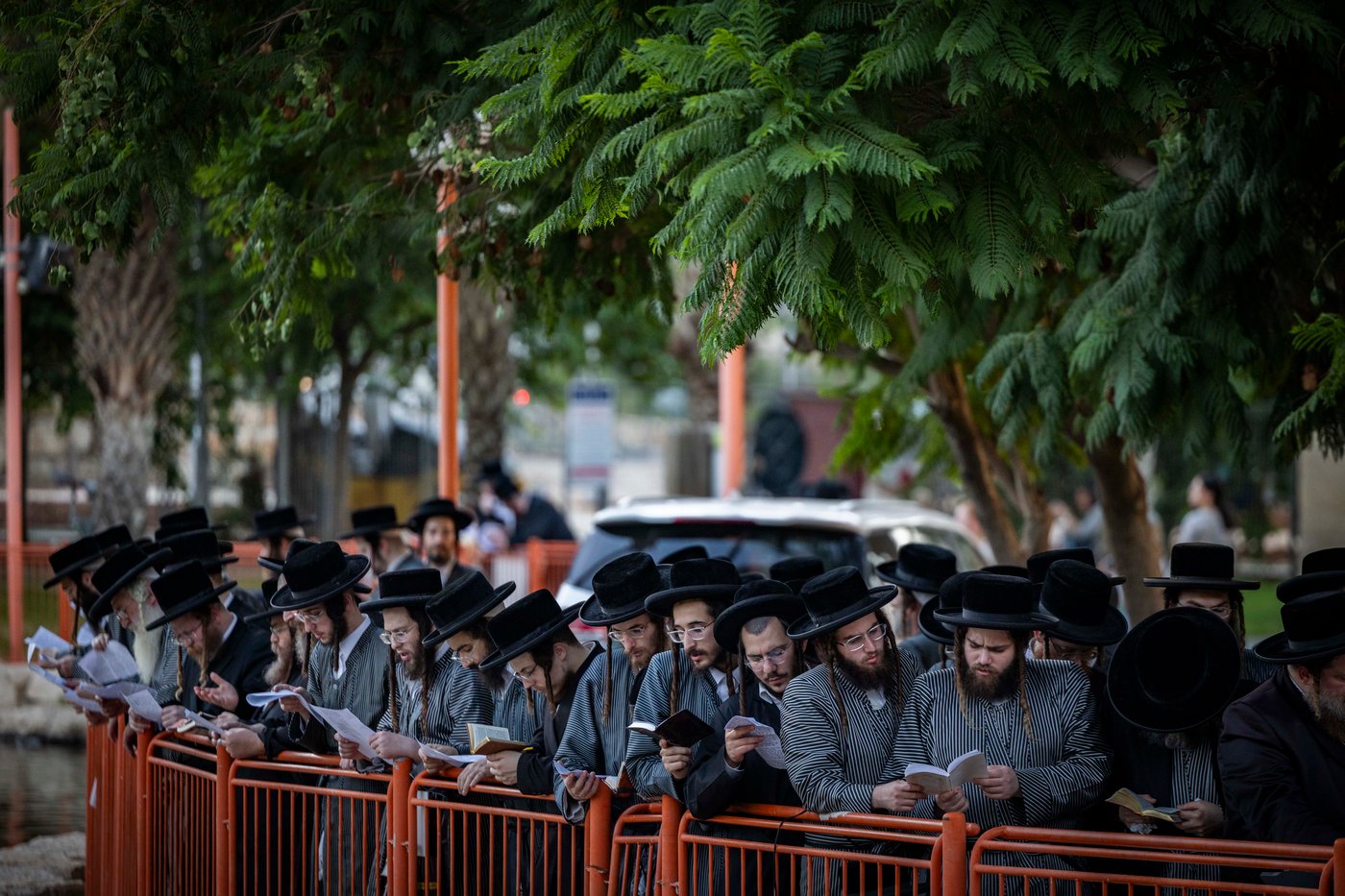 האדמו"ר מתולדות אברהם יצחק שליט"א בתשליך