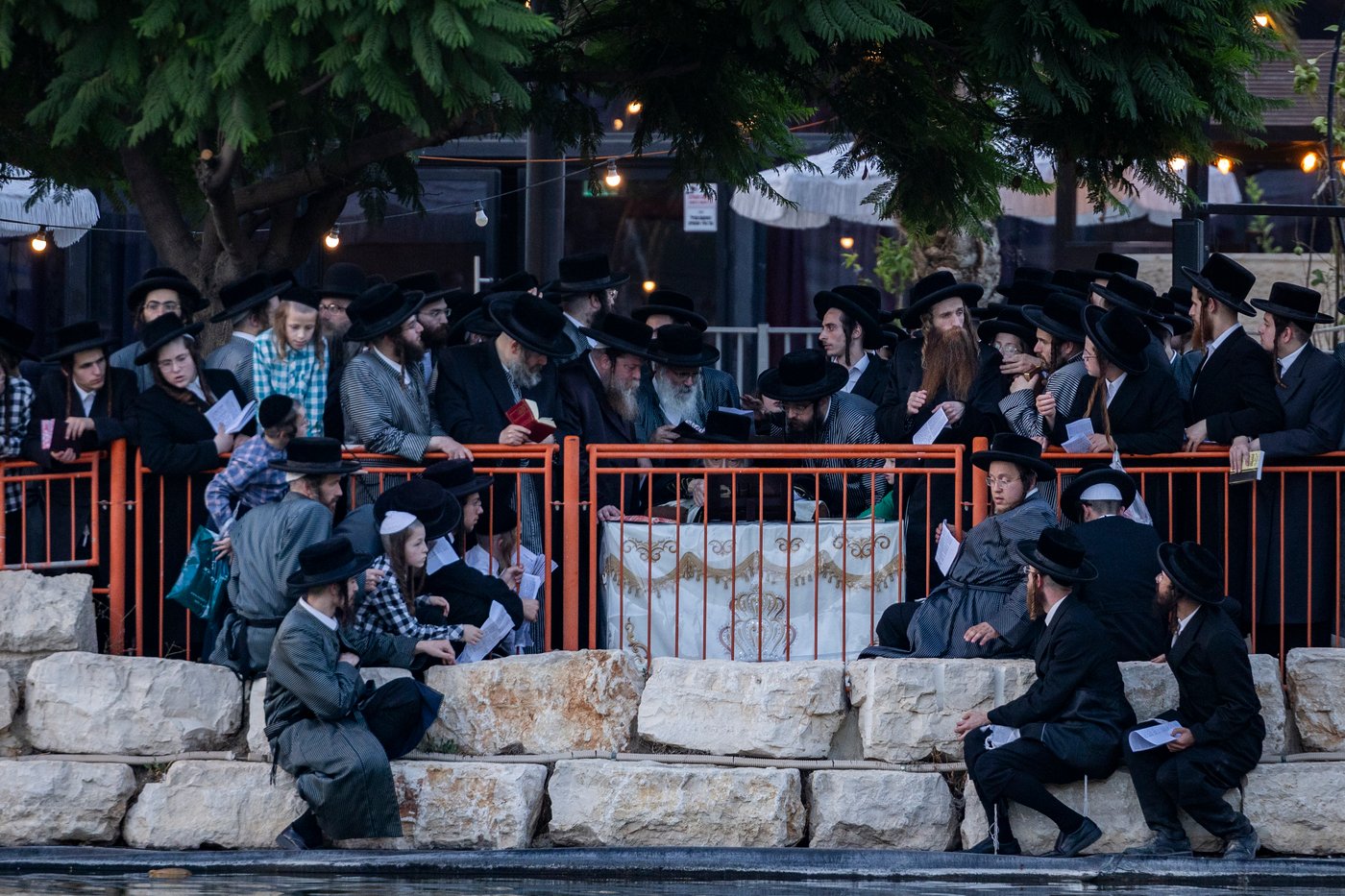 האדמו"ר מתולדות אברהם יצחק שליט"א בתשליך