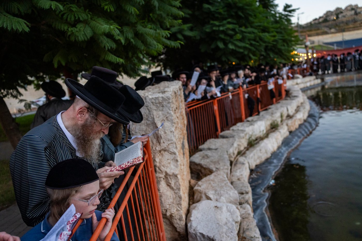 האדמו"ר מתולדות אברהם יצחק שליט"א בתשליך