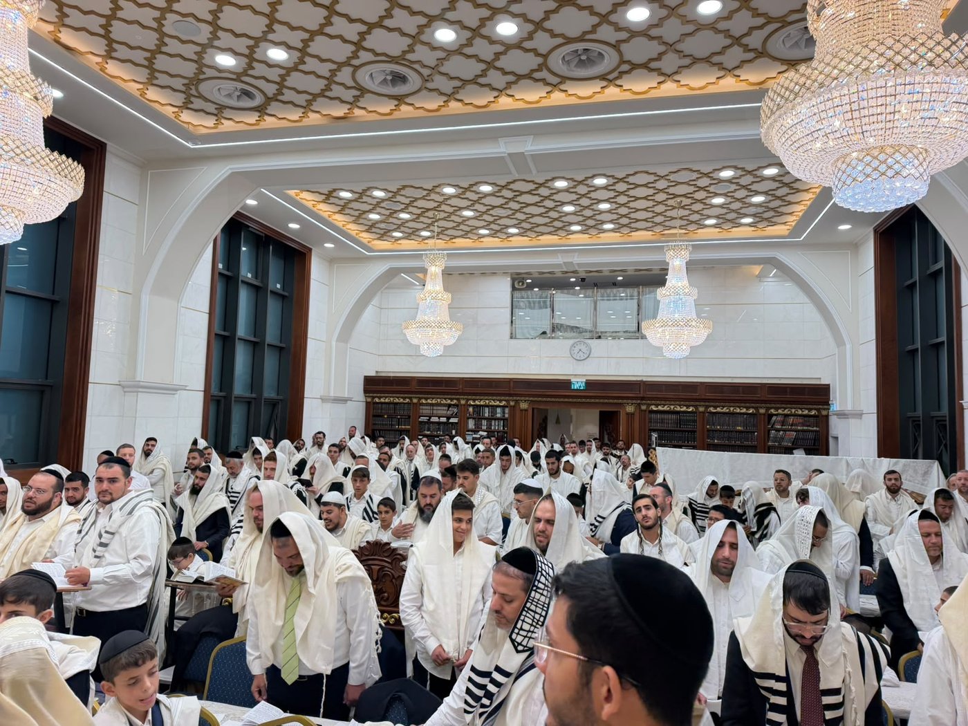 במוצאי יום הכיפורים עם הרב יגאל כהן