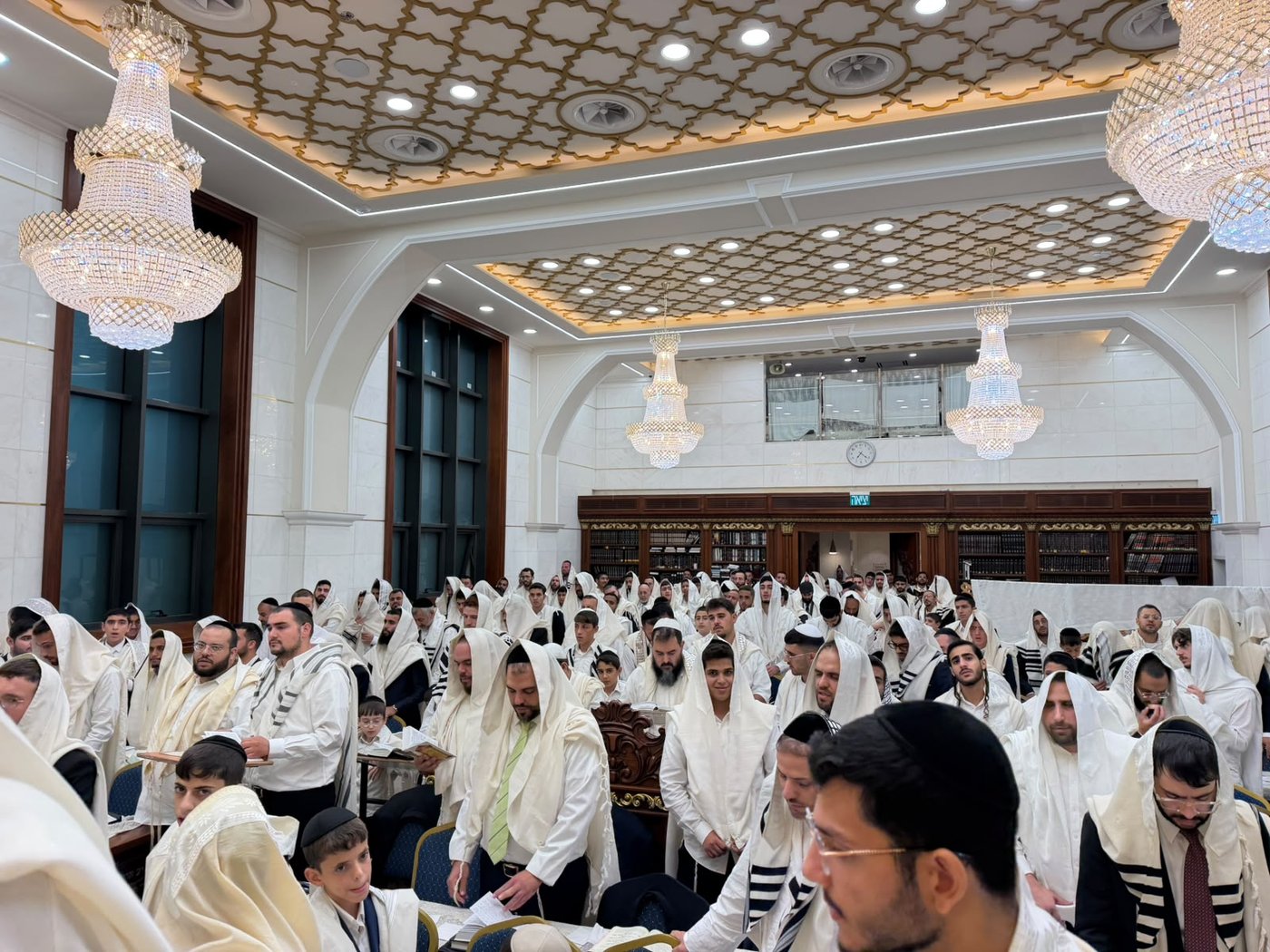 במוצאי יום הכיפורים עם הרב יגאל כהן