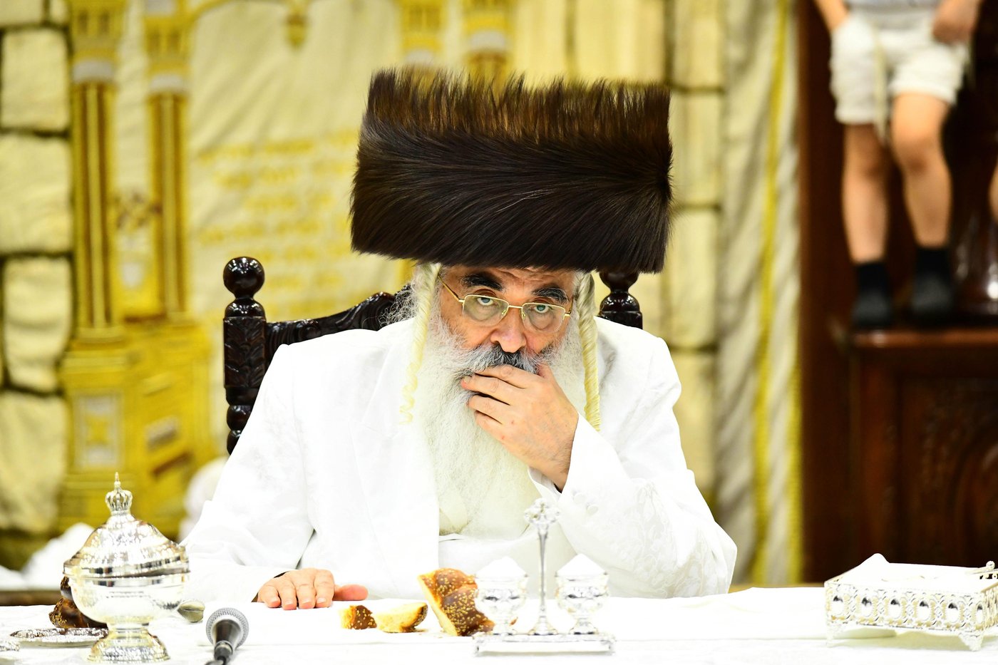 מוצאי יום הכיפורים בחצר דושינסקיא