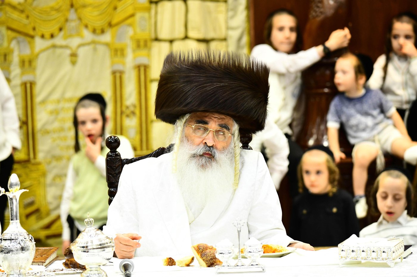 מוצאי יום הכיפורים בחצר דושינסקיא