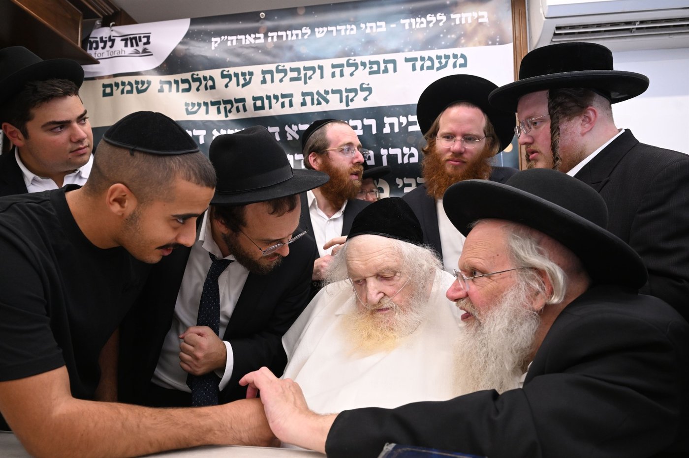 המעמד במעונו של מרן הגר"מ שטרנבוך שליט"א