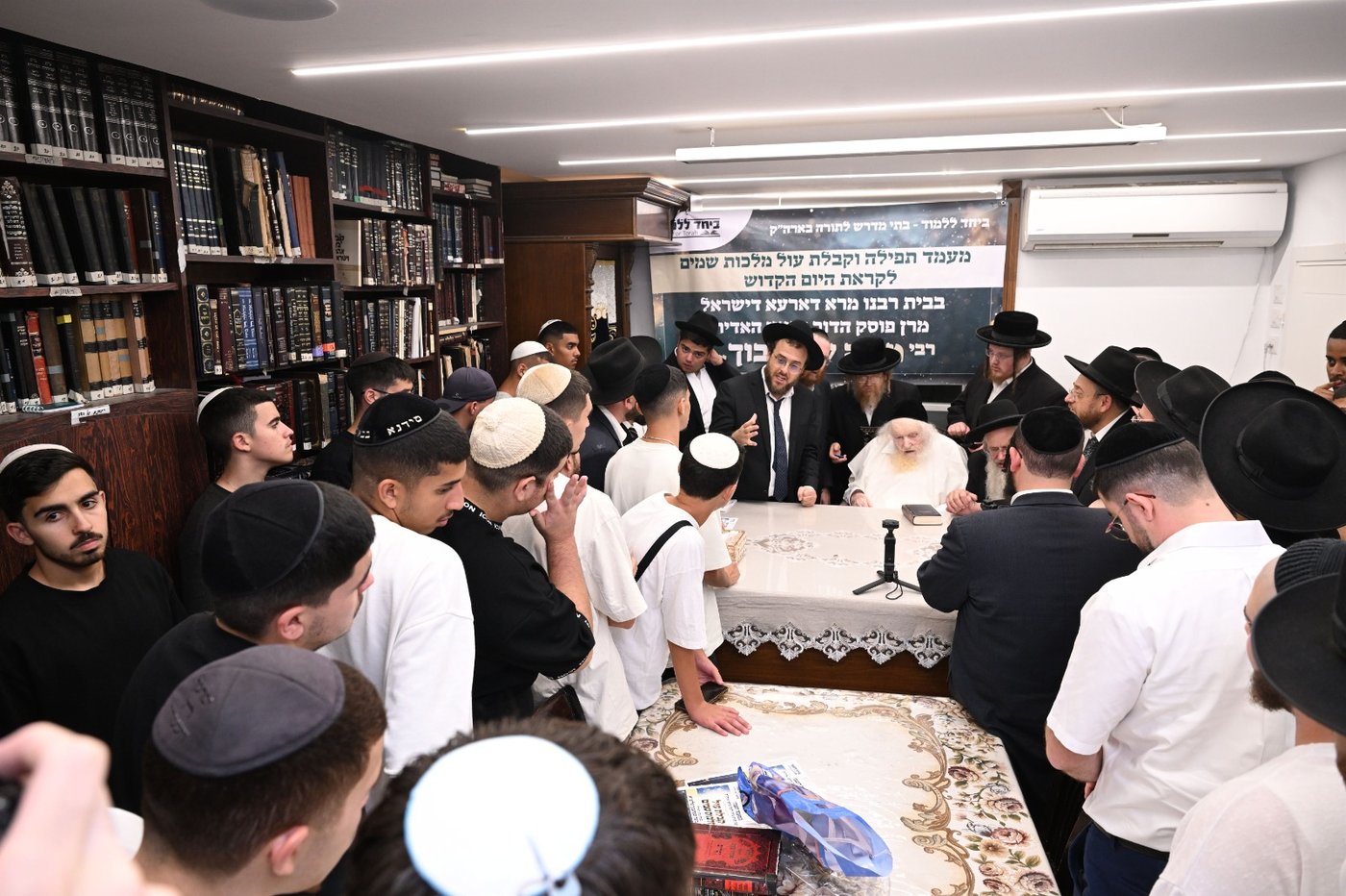 המעמד במעונו של מרן הגר"מ שטרנבוך שליט"א