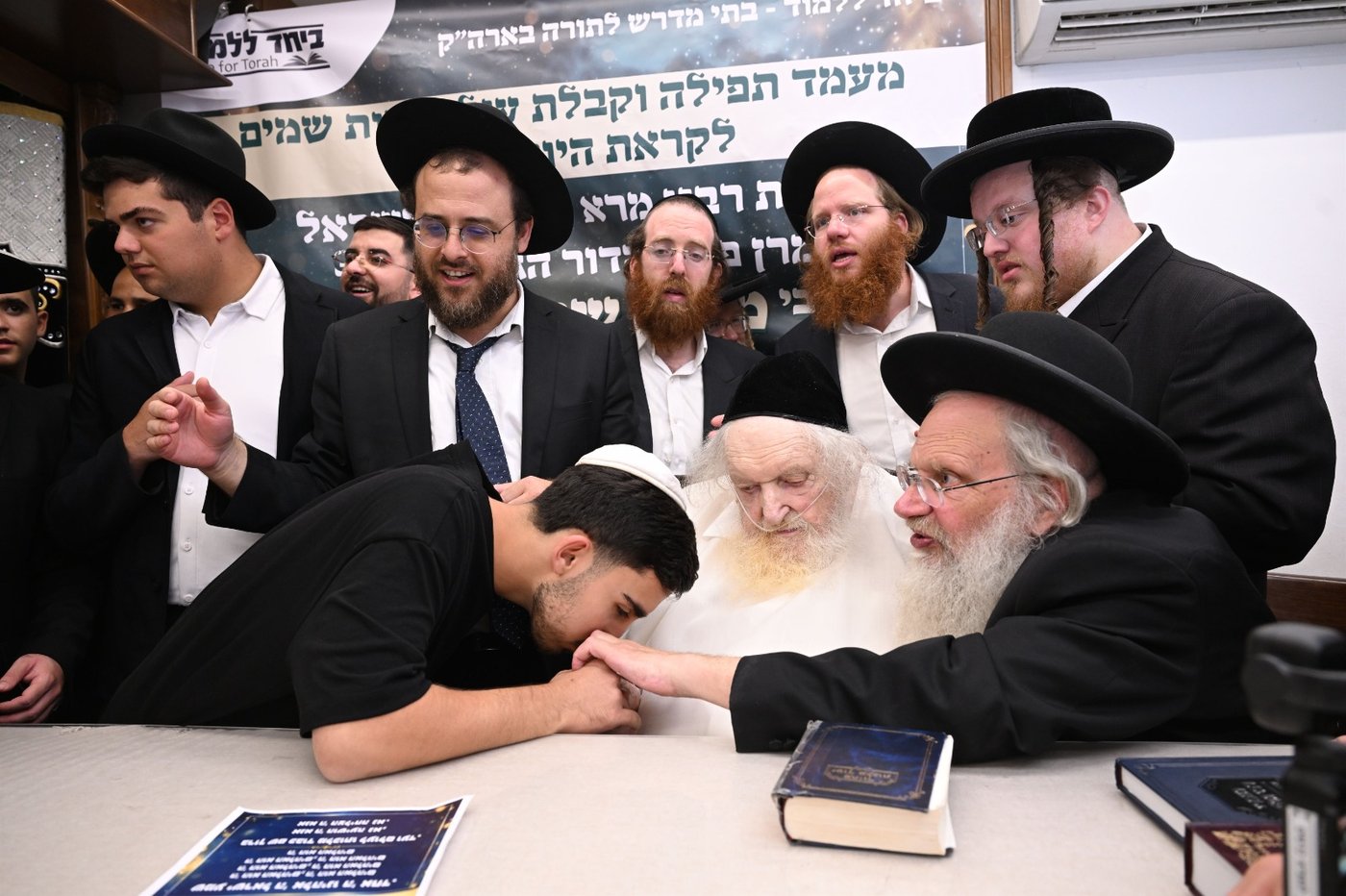 המעמד במעונו של מרן הגר"מ שטרנבוך שליט"א