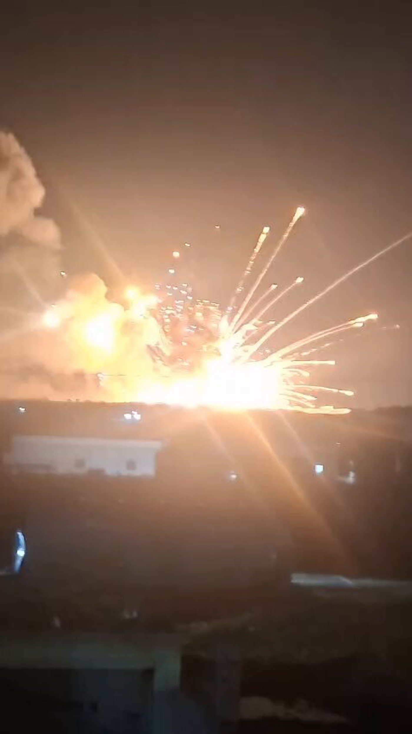 פיצוצים עזים הרעידו הלילה את סוריה • העיניים לישראל